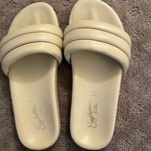 Seychelles Low Key leather puffy slides sandals cream size 7 women’s